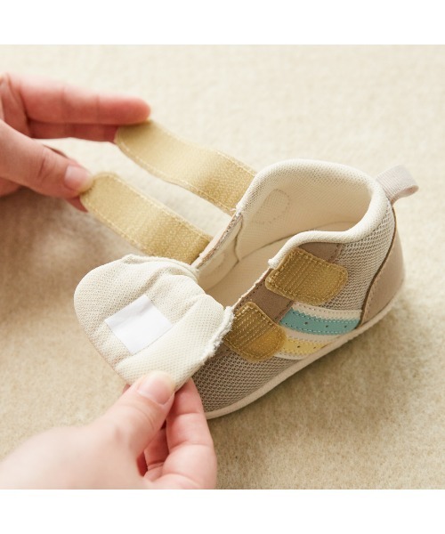 SUKUSUKU(スクスク)の「ASICS KIDS(アシックス キッズ)コンフィ ファーストシューズ MS 3(スニーカー・キッズ・ベージュ・12.0cm/13.5cm/12.5cm/11.5cm/13.0cm)」の4枚目の写真