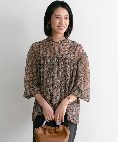 URBAN RESEARCH ROSSO WOMEN（アーバンリサーチ　ロッソ）の「ペイズリーフラワーギャザーブラウス（シャツ/ブラウス・レディース・ブラック系その他/グリーン系その他・FREE）」の7枚目の写真