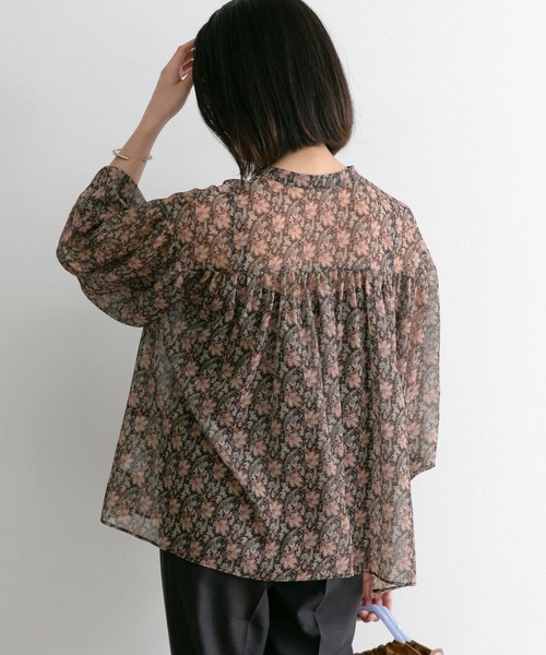 URBAN RESEARCH ROSSO WOMEN（アーバンリサーチ　ロッソ）の「ペイズリーフラワーギャザーブラウス（シャツ/ブラウス・レディース・ブラック系その他/グリーン系その他・FREE）」の3枚目の写真