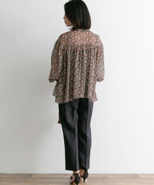 URBAN RESEARCH ROSSO WOMEN（アーバンリサーチ　ロッソ）の「ペイズリーフラワーギャザーブラウス（シャツ/ブラウス・レディース・ブラック系その他/グリーン系その他・FREE）」の22枚目の写真