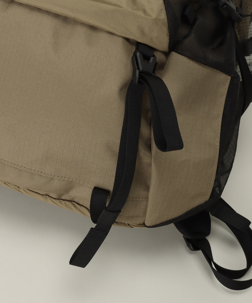 TERG（ターグ）の「【TERG / ターグ】ライトロールトップバックパック コヨーテ（バックパック/リュック・メンズ・キャメル・FREE）」の3枚目の写真