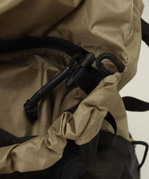 TERG（ターグ）の「【TERG / ターグ】ライトロールトップバックパック コヨーテ（バックパック/リュック・メンズ・キャメル・FREE）」の7枚目の写真
