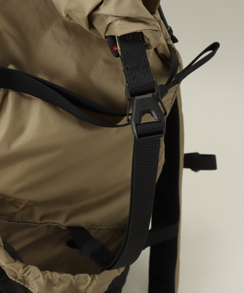 TERG（ターグ）の「【TERG / ターグ】ライトロールトップバックパック コヨーテ（バックパック/リュック・メンズ・キャメル・FREE）」の16枚目の写真