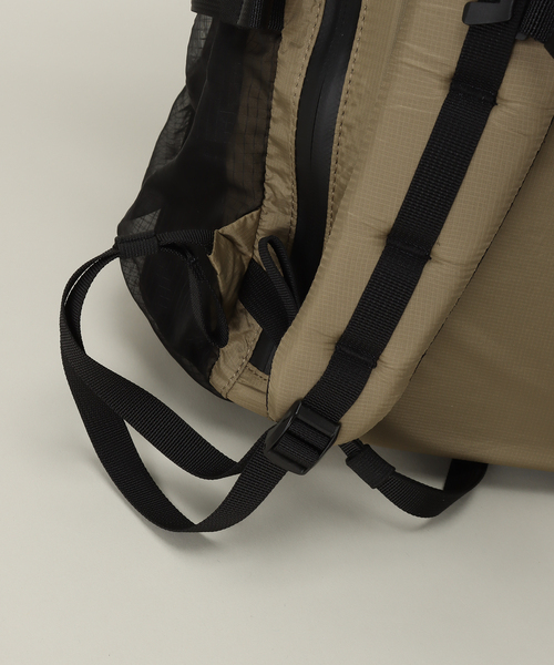 TERG（ターグ）の「【TERG / ターグ】ライトロールトップバックパック コヨーテ（バックパック/リュック・メンズ・キャメル・FREE）」の21枚目の写真