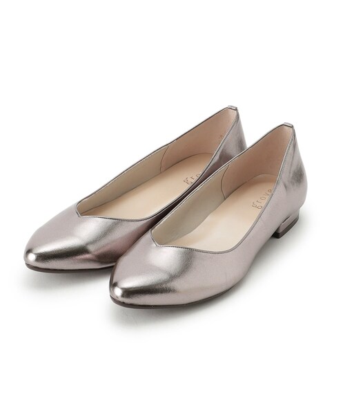 grove(グローブ)の「【ふわっと心地よい足入れ】人気デザインが復活!やわここち(R)Vカットフラットパンプス(日本製)(パンプス・レディース・ブラック/ガンメタ/ベージュ系その他7/ブラック系3/ライトベージュ・50/40/35/45/30/25/20)」の14枚目の写真