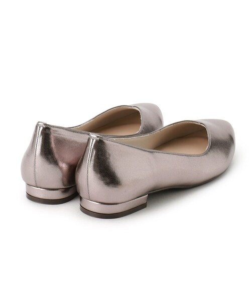 grove(グローブ)の「【ふわっと心地よい足入れ】人気デザインが復活!やわここち(R)Vカットフラットパンプス(日本製)(パンプス・レディース・ブラック/ガンメタ/ベージュ系その他7/ブラック系3/ライトベージュ・50/40/35/45/30/25/20)」の16枚目の写真