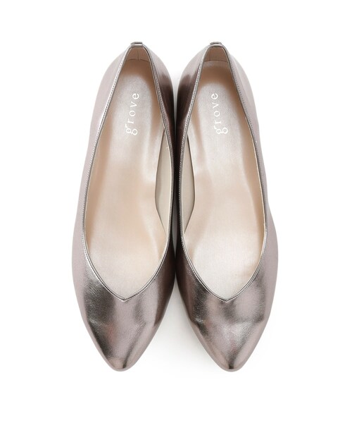 grove(グローブ)の「【ふわっと心地よい足入れ】人気デザインが復活!やわここち(R)Vカットフラットパンプス(日本製)(パンプス・レディース・ブラック/ガンメタ/ベージュ系その他7/ブラック系3/ライトベージュ・50/40/35/45/30/25/20)」の17枚目の写真