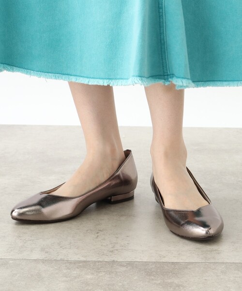 grove(グローブ)の「【ふわっと心地よい足入れ】人気デザインが復活!やわここち(R)Vカットフラットパンプス(日本製)(パンプス・レディース・ブラック/ガンメタ/ベージュ系その他7/ブラック系3/ライトベージュ・50/40/35/45/30/25/20)」の6枚目の写真