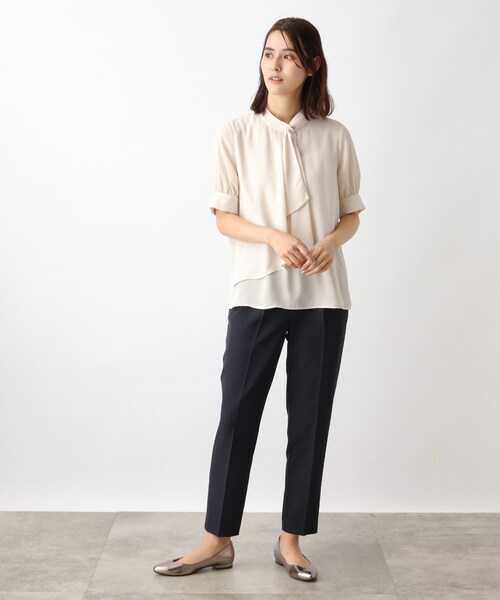 grove(グローブ)の「【ふわっと心地よい足入れ】人気デザインが復活!やわここち(R)Vカットフラットパンプス(日本製)(パンプス・レディース・ブラック/ガンメタ/ベージュ系その他7/ブラック系3/ライトベージュ・50/40/35/45/30/25/20)」の9枚目の写真