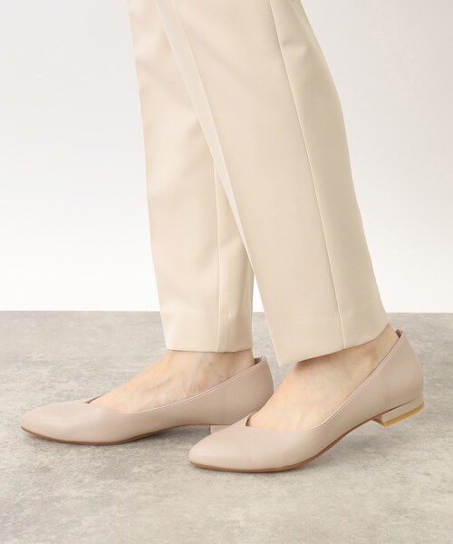 grove(グローブ)の「【ふわっと心地よい足入れ】人気デザインが復活!やわここち(R)Vカットフラットパンプス(日本製)(パンプス・レディース・ブラック/ガンメタ/ベージュ系その他7/ブラック系3/ライトベージュ・50/40/35/45/30/25/20)」の12枚目の写真