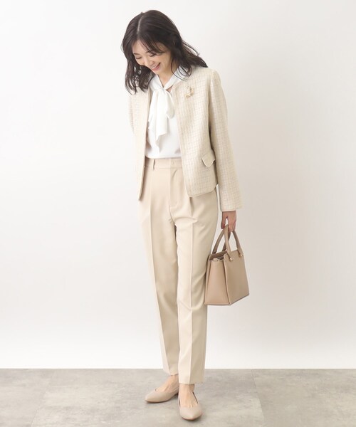 grove(グローブ)の「【ふわっと心地よい足入れ】人気デザインが復活!やわここち(R)Vカットフラットパンプス(日本製)(パンプス・レディース・ブラック/ガンメタ/ベージュ系その他7/ブラック系3/ライトベージュ・50/40/35/45/30/25/20)」の13枚目の写真