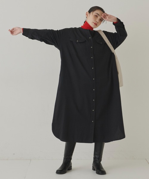 Libra Cue（リブラ キュー）の「ヘリンボーンツイルロングシャツワンピース（シャツワンピース・レディース・チャコールグレー/ブラック/カーキ/ベージュ/キャメル・FREE）」の2枚目の写真