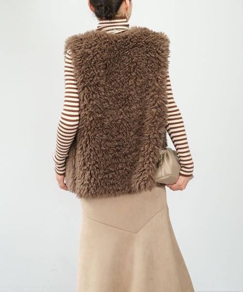 ＡＮＤＪ（アンドジェイ）の「【2022/AW】エコファーベスト（ベスト・レディース・ライトベージュ/オフホワイト/ブラウン・M）」の8枚目の写真