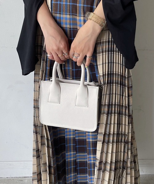 PAGEBOY（ページボーイ）の「コンビスクエアバッグ（ショルダーバッグ・レディース・ブラック/オフホワイト/グリーン・FREE）」の4枚目の写真