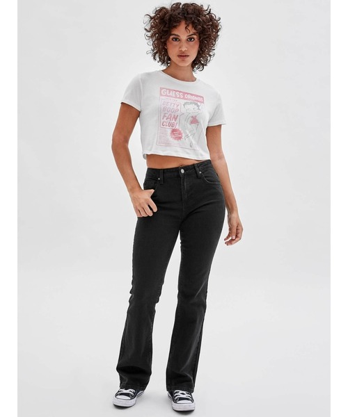 Guess（ゲス）の「GUESS Originals x Betty Boop Cropped Baby Tee（Tシャツ/カットソー・レディース・ホワイト系その他・X-SMALL/SMALL/MEDIUM）」の4枚目の写真