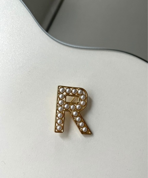 prose verse（プロズヴェール）の「パールイニシャルブローチ（ブローチ/コサージュ・レディース・ピンクゴールド/シャンパン/ゴールド/ゴールド系その他2・ﾌﾘ-）」の3枚目の写真
