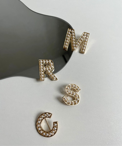 prose verse（プロズヴェール）の「パールイニシャルブローチ（ブローチ/コサージュ・レディース・ピンクゴールド/シャンパン/ゴールド/ゴールド系その他2・ﾌﾘ-）」の5枚目の写真