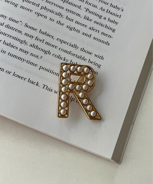 prose verse（プロズヴェール）の「パールイニシャルブローチ（ブローチ/コサージュ・レディース・ピンクゴールド/シャンパン/ゴールド/ゴールド系その他2・ﾌﾘ-）」の6枚目の写真
