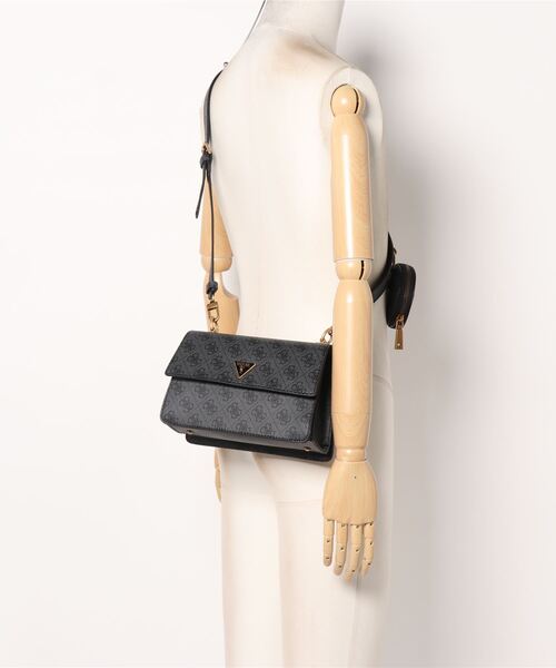 Guess（ゲス）の「ALEXIE Crossbody Flap（ショルダーバッグ・レディース・ダークグレー/ベージュ・ONE SIZE）」の17枚目の写真