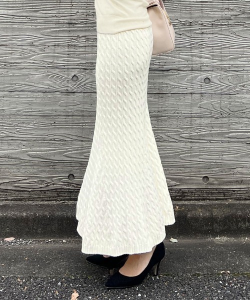 JENNE(ジェンヌ)の「ケーブルニット ロングスカート(スカート・レディース・チャコールグレー/アイボリー・SMALL/MEDIUM/LARGE)」の5枚目の写真