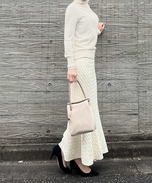 JENNE(ジェンヌ)の「ケーブルニット ロングスカート(スカート・レディース・チャコールグレー/アイボリー・SMALL/MEDIUM/LARGE)」の6枚目の写真