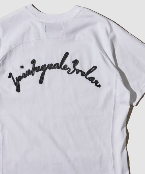 1piu1uguale3 RELAX（ウノピュウノウグァーレトレリラックス）の「【1PIU1UGUALE3 RELAX】グラフィックプリントTシャツ / 刺繍ロゴ半袖Tシャツ（Tシャツ/カットソー・メンズ・ホワイト系4/ホワイト系6/ブラック系1/ブラック系3/ホワイト系1/ホワイト系2/ブラック系5/ブラック系6/ホワイト系3/ホワイト系5/ブラック系2/ブラック系4・SMALL/MEDIUM/LARGE/X-LARGE）」の7枚目の写真