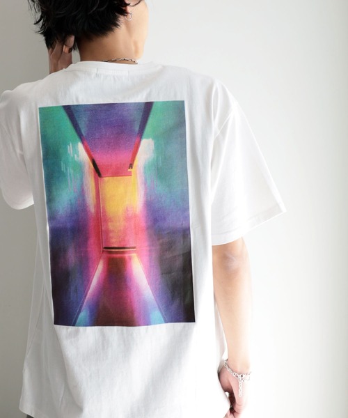 GeeRA(ジーラ)の「バックカラープリントTシャツ(Tシャツ/カットソー・メンズ・オフホワイト/ブラック・MEDIUM/LARGE/X-LARGE)」の1枚目の写真