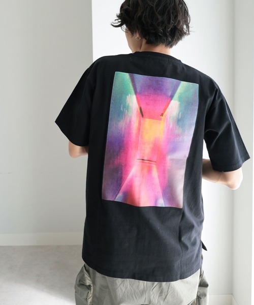 GeeRA(ジーラ)の「バックカラープリントTシャツ(Tシャツ/カットソー・メンズ・オフホワイト/ブラック・MEDIUM/LARGE/X-LARGE)」の2枚目の写真