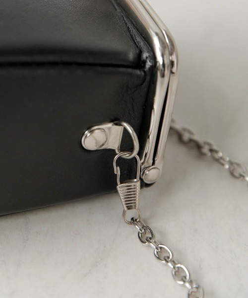 Bab（バブ）の「チェーンショルダーポシェット（ショルダーバッグ・レディース・ブラック/アイボリー/シルバー・ONESIZE）」の16枚目の写真