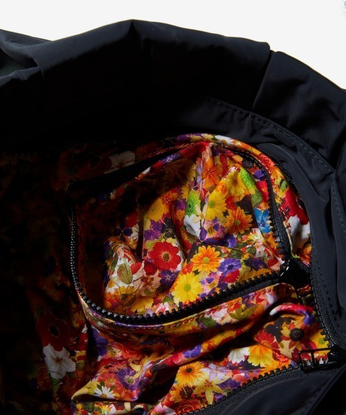 rehacer(レアセル)の「rehacer : Drape Tuck Shoulder Bag / ドレープタックショルダーバッグ(ショルダーバッグ・メンズ・ブラック・FREE)」の8枚目の写真