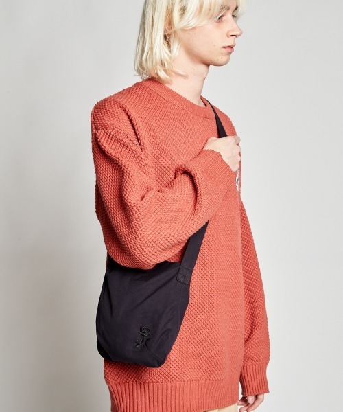 rehacer(レアセル)の「rehacer : Drape Tuck Shoulder Bag / ドレープタックショルダーバッグ(ショルダーバッグ・メンズ・ブラック・FREE)」の3枚目の写真