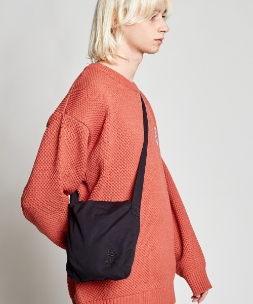 rehacer(レアセル)の「rehacer : Drape Tuck Shoulder Bag / ドレープタックショルダーバッグ(ショルダーバッグ・メンズ・ブラック・FREE)」の2枚目の写真