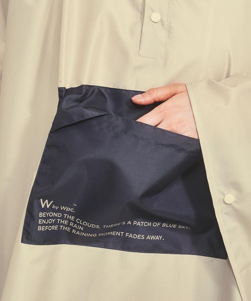 Wpc.（ダブリュピーシー）の「［パッカブルポンチョ］バイカラーユニセックス（レインコート/ポンチョ・メンズ・ベージュ/カーキ/ピンク/イエロー/ブルーグレー/チャコール/レッド/オフホワイト・FREE）」の20枚目の写真