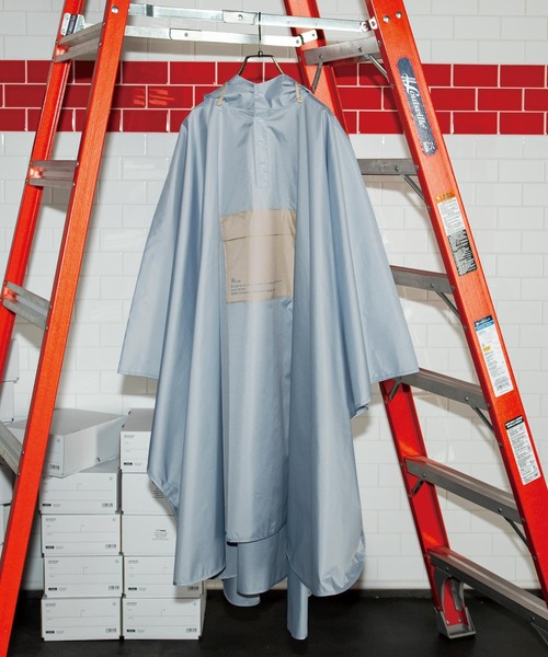 Wpc.（ダブリュピーシー）の「［パッカブルポンチョ］バイカラーユニセックス（レインコート/ポンチョ・メンズ・ベージュ/カーキ/ピンク/イエロー/ブルーグレー/チャコール/レッド/オフホワイト・FREE）」の22枚目の写真