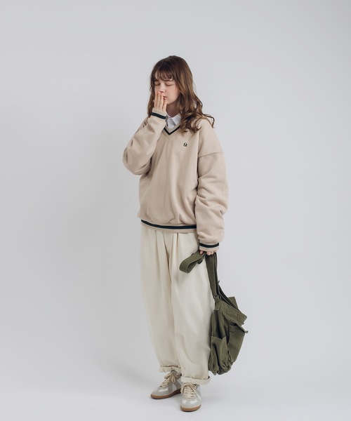 MUHET(ミュエータ)の「Vネックスウェット(スウェット・レディース・ベージュ/ブラック・X-LARGE/MEDIUM)」の9枚目の写真