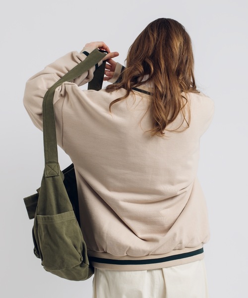 MUHET(ミュエータ)の「Vネックスウェット(スウェット・レディース・ベージュ/ブラック・X-LARGE/MEDIUM)」の7枚目の写真