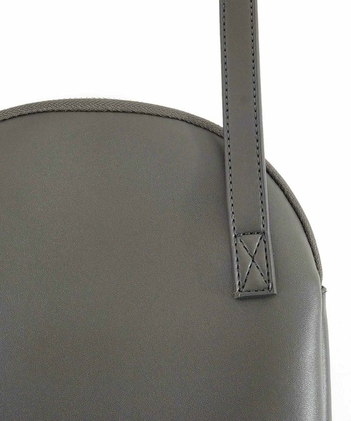 nop de nod（ノップドゥノッド）の「ラウンドショルダーバッグ（ショルダーバッグ・レディース・ブラック/アイボリー/ダークグレー/オフホワイト/シルバー・8/フリー）」の14枚目の写真