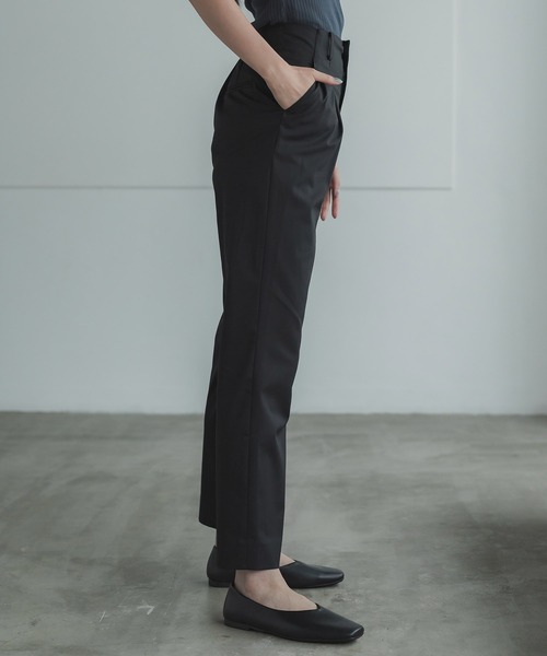 UNITED TOKYO(ユナイテッドトウキョウ)の「【セットアップ対応】ネオベーシックパンツ-ウォッシャブル-(スラックス・レディース・ベージュ/ブラック・1/2)」の17枚目の写真