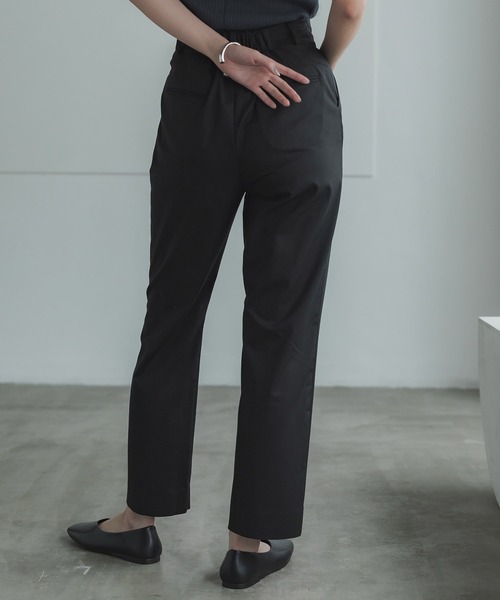 UNITED TOKYO(ユナイテッドトウキョウ)の「【セットアップ対応】ネオベーシックパンツ-ウォッシャブル-(スラックス・レディース・ベージュ/ブラック・1/2)」の16枚目の写真