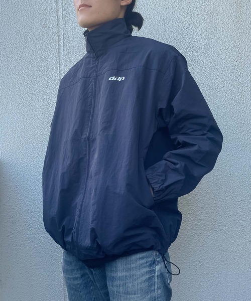 ddp（ディーディーピー）の「【 ddp / ディーディーピー 】 ナイロン トラックジャケット NYLON TRACK JACKET MNF A5306-124AA01（ナイロンジャケット・メンズ・ネイビー/ブルー/チャコールグレー・MEDIUM）」の2枚目の写真