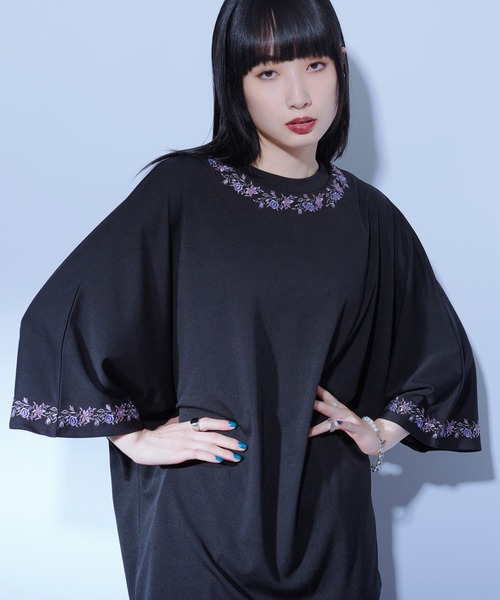 Ellno Loset(エルノロゼット)の「フラワー刺繍ドルマンT(Tシャツ/カットソー・メンズ・オフホワイト/ブラック・MEDIUM/LARGE)」の2枚目の写真