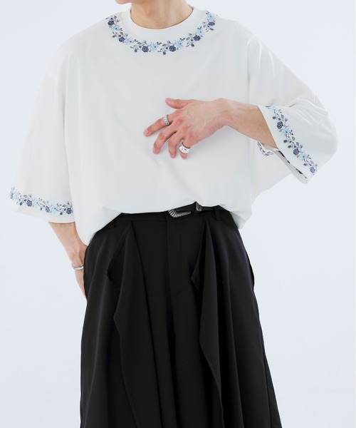 Ellno Loset(エルノロゼット)の「フラワー刺繍ドルマンT(Tシャツ/カットソー・メンズ・オフホワイト/ブラック・MEDIUM/LARGE)」の9枚目の写真