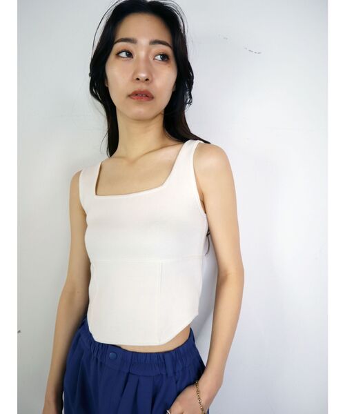 EMODA（エモダ）の「ミニマルフィットトップ（タンクトップ・レディース・ブラック/ホワイト/グレー/ベージュ・FREE）」の2枚目の写真