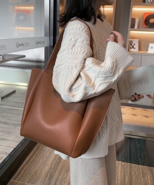 wears(ウェアーズ)の「【A4収納可】PUトート(トートバッグ・レディース・ブラック/ブラウン/ライトベージュ・FREE)」の3枚目の写真