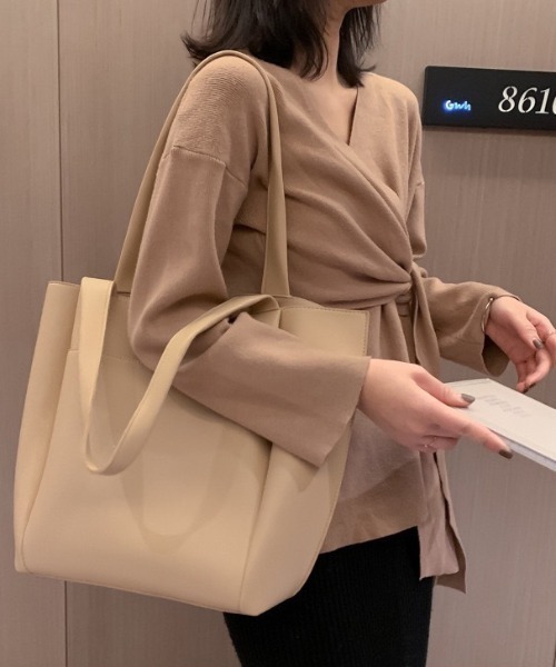 wears(ウェアーズ)の「【A4収納可】PUトート(トートバッグ・レディース・ブラック/ブラウン/ライトベージュ・FREE)」の17枚目の写真