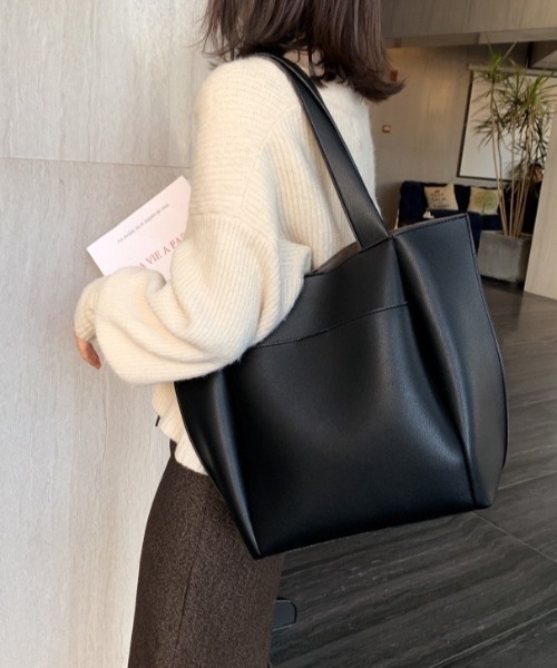 wears(ウェアーズ)の「【A4収納可】PUトート(トートバッグ・レディース・ブラック/ブラウン/ライトベージュ・FREE)」の5枚目の写真