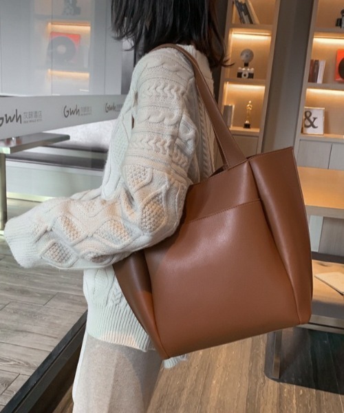 wears(ウェアーズ)の「【A4収納可】PUトート(トートバッグ・レディース・ブラック/ブラウン/ライトベージュ・FREE)」の13枚目の写真