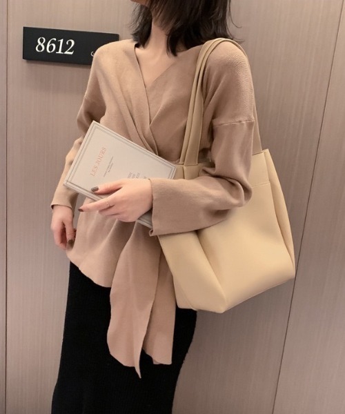 wears(ウェアーズ)の「【A4収納可】PUトート(トートバッグ・レディース・ブラック/ブラウン/ライトベージュ・FREE)」の20枚目の写真