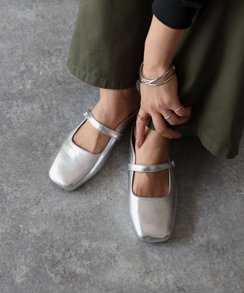 Riberry（リベリー）の「シンプルスクエアトゥミュール（パンプス・レディース・ブラウン/ホワイト/シルバー/ブラック・LARGE/MEDIUM）」の4枚目の写真