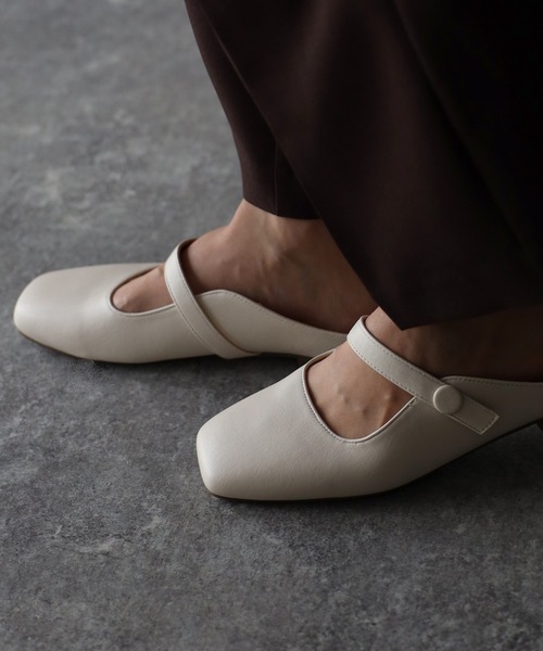 Riberry（リベリー）の「シンプルスクエアトゥミュール（パンプス・レディース・ブラウン/ホワイト/シルバー/ブラック・LARGE/MEDIUM）」の9枚目の写真